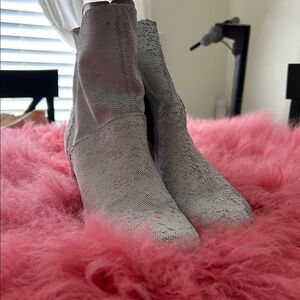 Elegant Women's White Ankle Booties